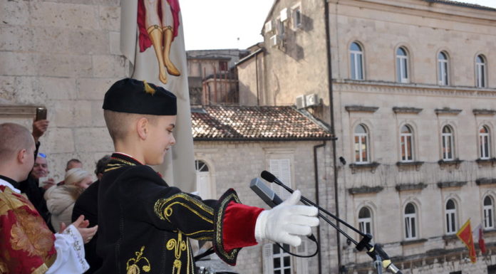 Lodama počele tradicionalne Tripundanske svečanosti
