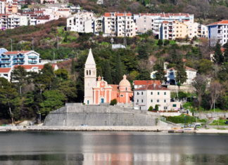 Vjernici diljem Boke kotorske u krugu obitelji proslavljaju blagdan Uskrsa