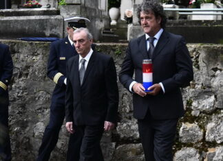 Delegacija HGD-a na Boninovu položila vijenac i zapalila svijeće za Dan Dubrovačko-neretvanske županije