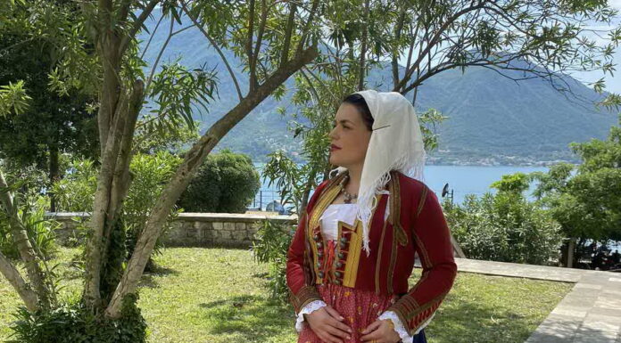 10. Revija tradicijske odjeće i izbor najljepše Hrvatice u narodnoj nošnji izvan Republike Hrvatske