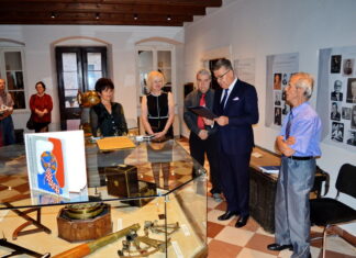 Izložba “Hrvati ujedinjeni kravatom“ u Kotoru