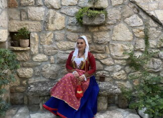 Revija tradicijske odjeće i izbor najljepše Hrvatice u narodnoj nošnji