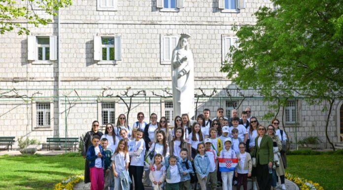 Posjet učenika, učitelja i roditelja članova Udruge roditelja hrvatske nastave u Crnoj Gori, gradu Sinju