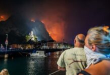 HGD CG pokrenuo humanitarnu akciju – Pomoć za Omiš Turisti i stanovnici Omiša prate situaciju Zvonimir Barisin/PIXSELL