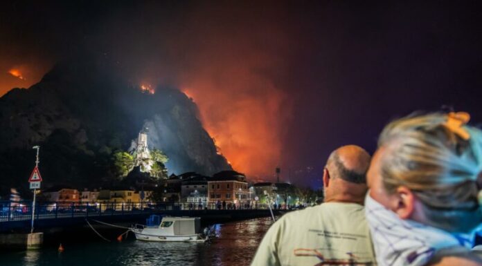 HGD CG pokrenuo humanitarnu akciju – Pomoć za Omiš Turisti i stanovnici Omiša prate situaciju Zvonimir Barisin/PIXSELL