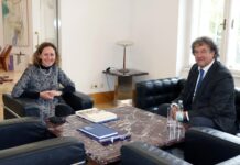 S predsjednikom HGD-a i admiralom Bokeljske mornarice Mirkom Vičevićem ministrica Obuljen Koržinek razgovarala o očuvanju kulturne baštine Hrvata u Boki kotorskoj